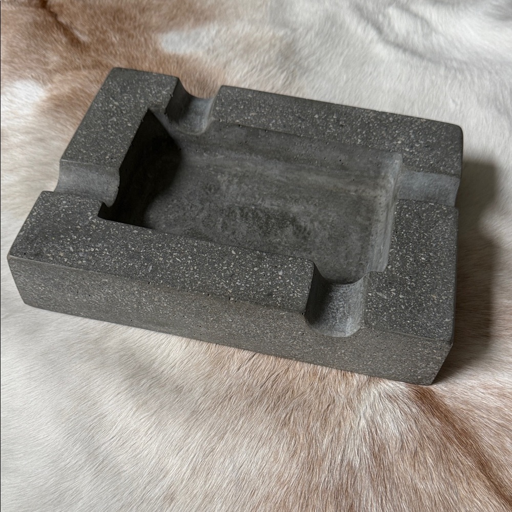 Concrete 4-Cigar Ashtray
